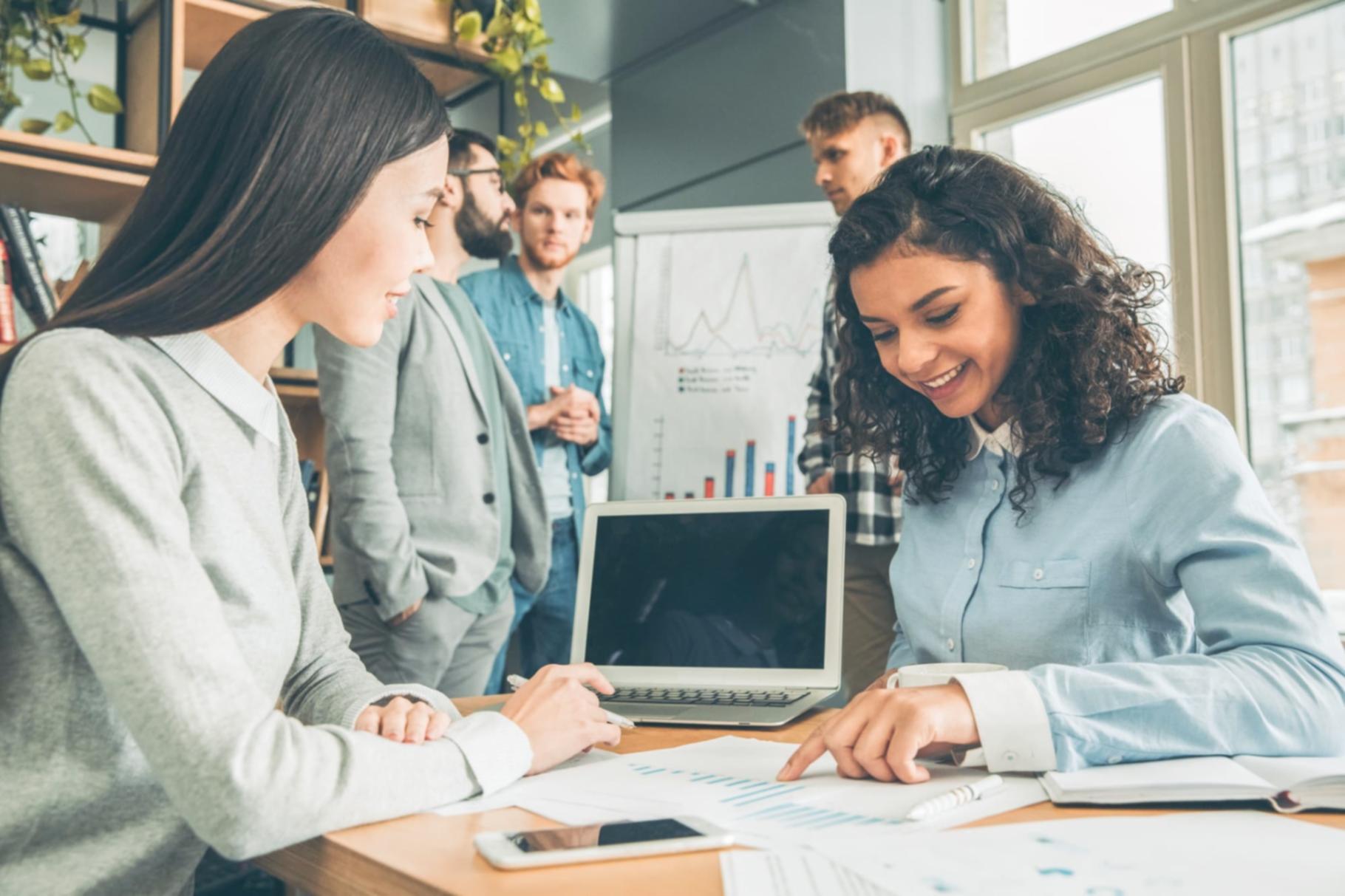 Modern learning environment with collaborative workspace
